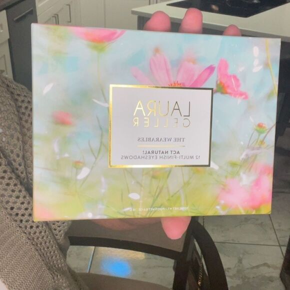Giveaway. Laura Geller eyeshadow palette. - Picture 1 of 1